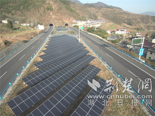 分布式光伏發(fā)電項目現場(chǎng).jpg